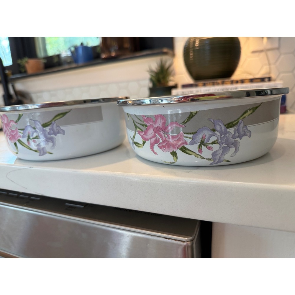 Vintage GMI Enamelware Bowls‎ Set of 2 White Floral Pink Purple Lily Silver Rim - Picture 4 of 9